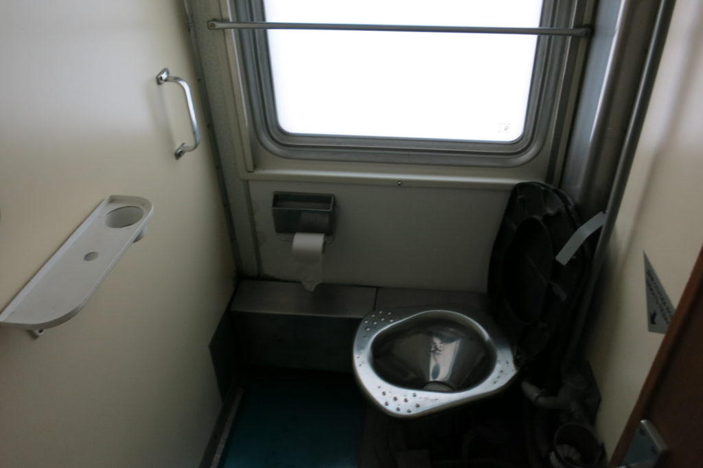 Toilette und Waschraum in der Transsib