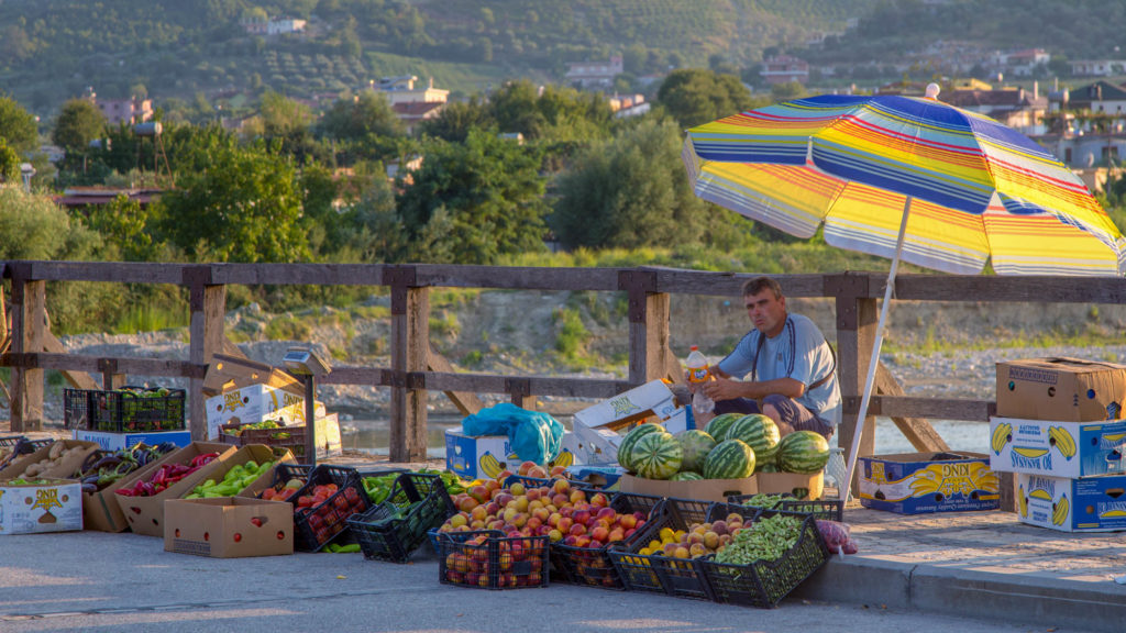 Albanien Reisetipps - Frisches Obst und Gemüse vom Straßenrand