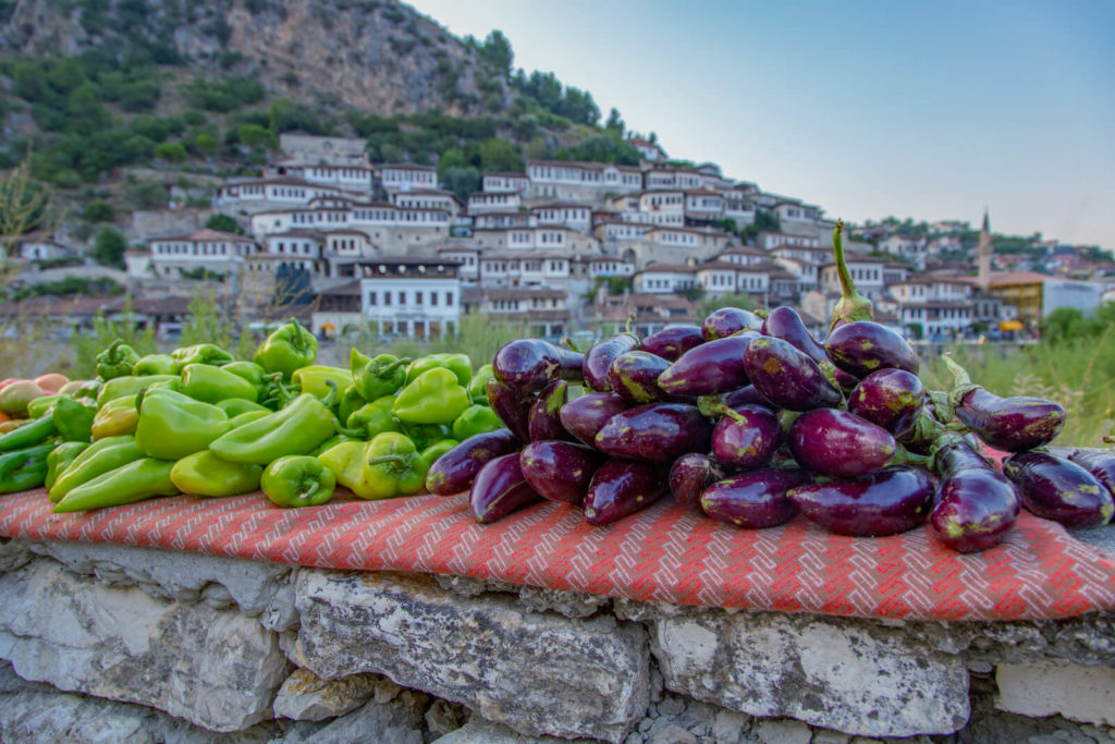 Auberginen und Paprika - Reisekosten Albanien