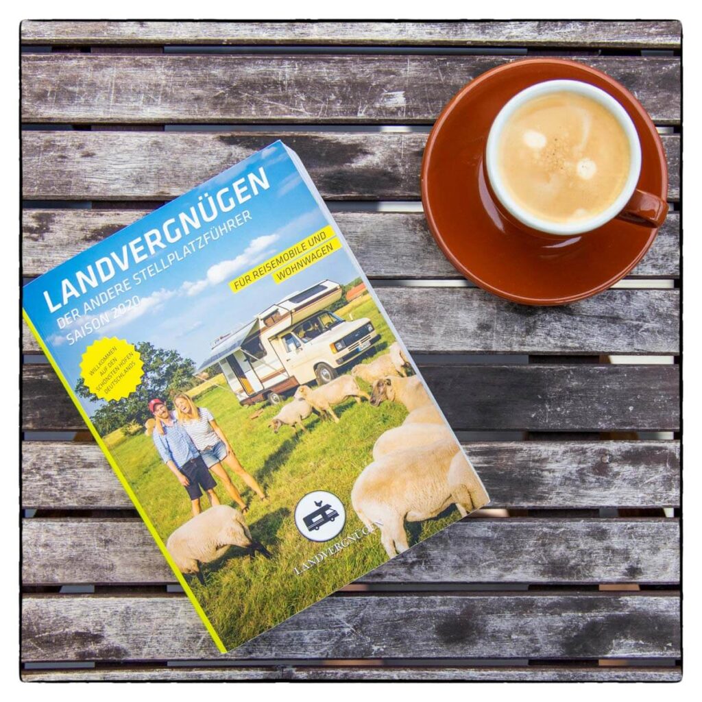 Landvergnügen Stellplatzführer Buch und Kaffee