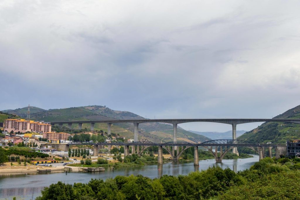 Drei Brücken überspannen den Douro bei Peso de Régua