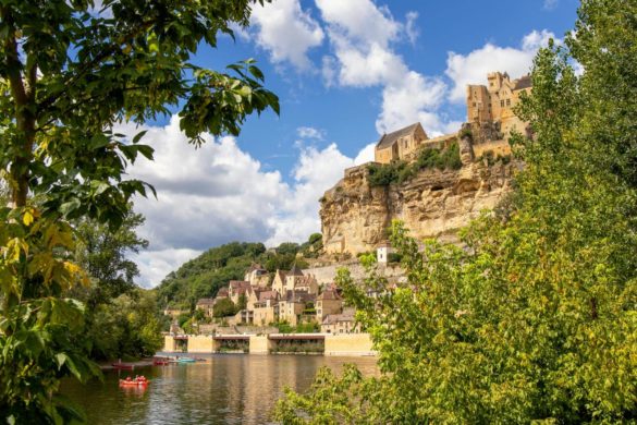 Dordogne-Tal mit Blick auf die Dordogne, Beynac-et-Cazenac und die Burg Beynac