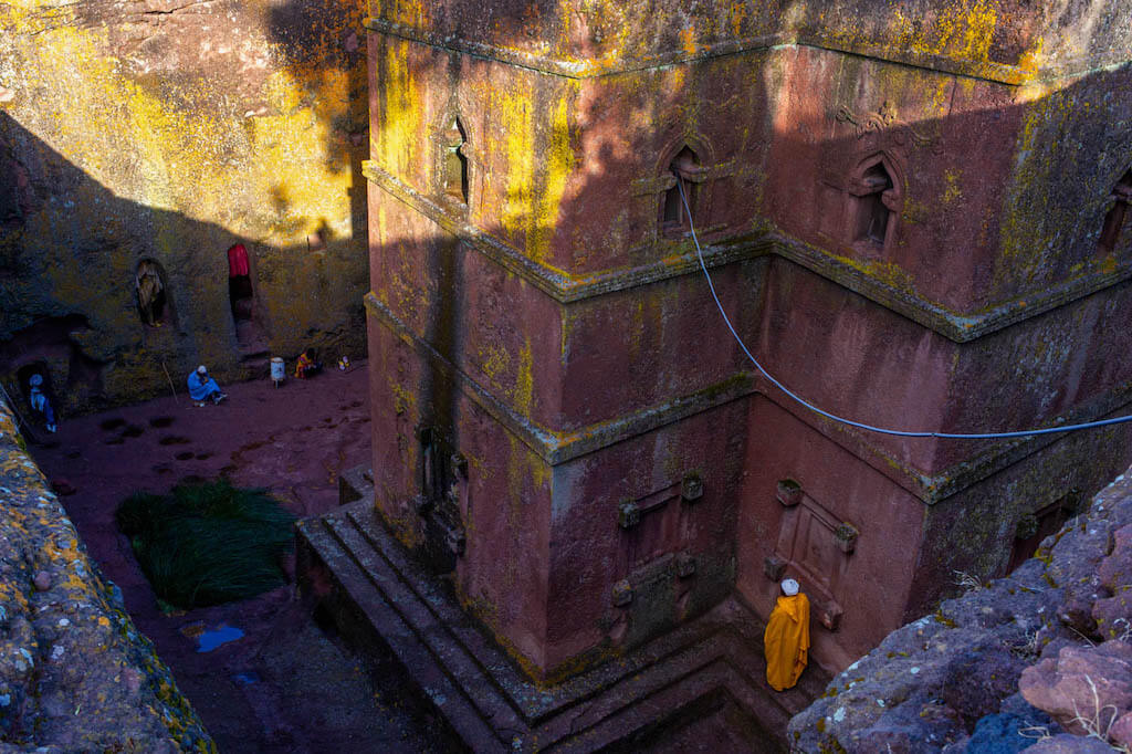 Blick auf die Felsenkirche Bete Giorgis/ Bet Giyorgis in Lalibela - Äthiopien Reisebericht in Bildern