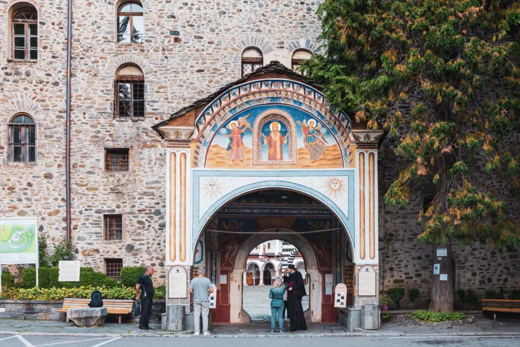 Rila Kloster Bulgarien Aussenansicht Eingangstor