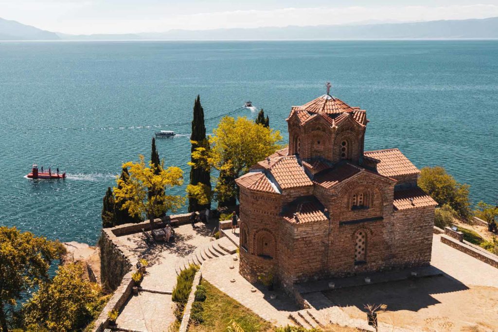Kirche des Heiligen Johannes von Kaneo am Ohridsee - Nordmazedonien Roadtrip mit dem Camper - Wohnmobil -
