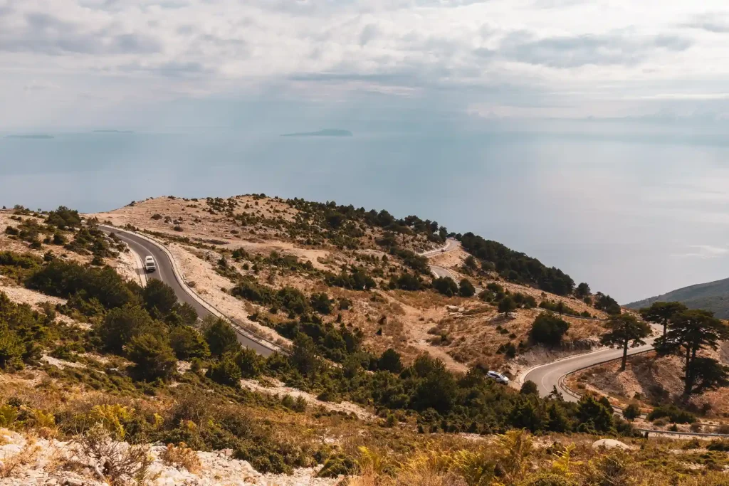 Blick vom Llogara Pass auf das Ionische Meer - Serpentinen - Passstrasse - Albanien