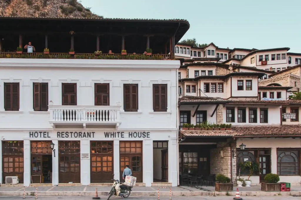 Berat - Die Stadt der 1000 Fenster in Albanien
