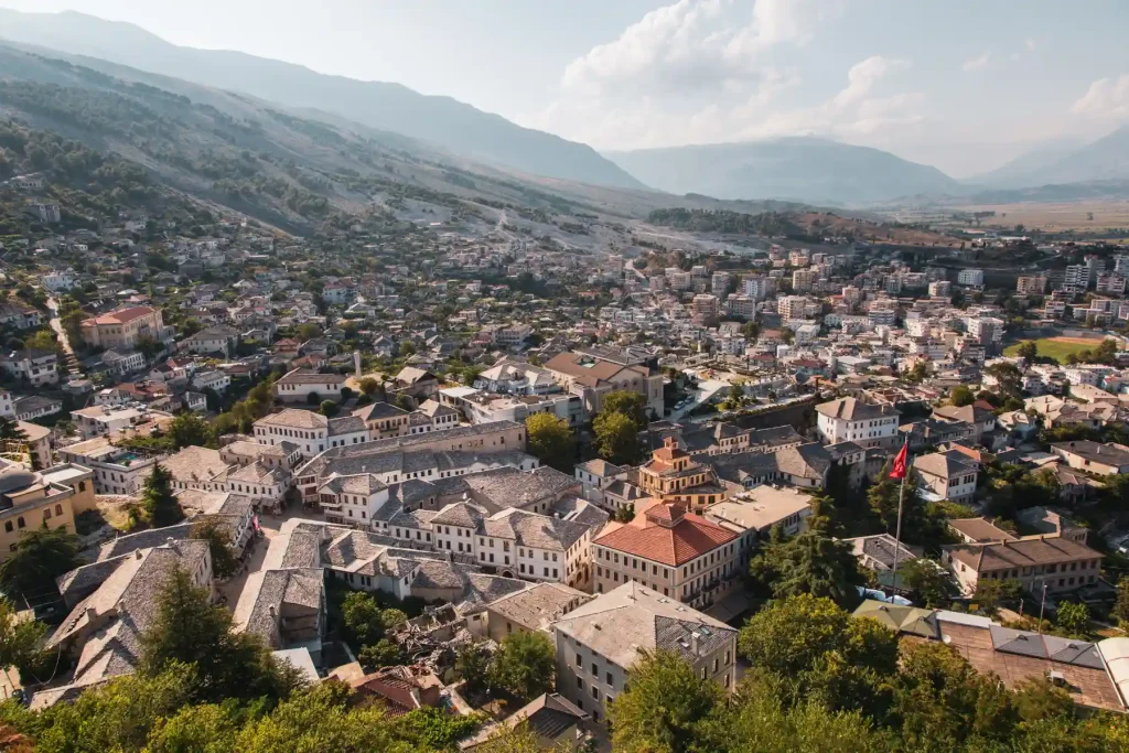 Blick auf die Altstadt von Gjirokastra Albanien