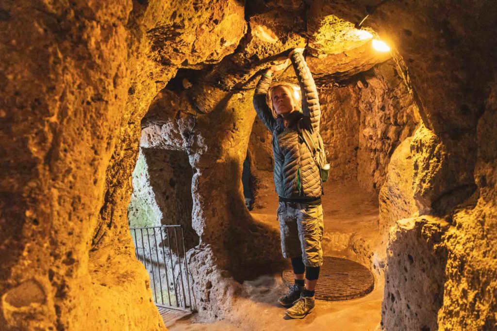 Im Tunnelsystem der unterirdischen Stadt Derinkuyu in Kappadokien