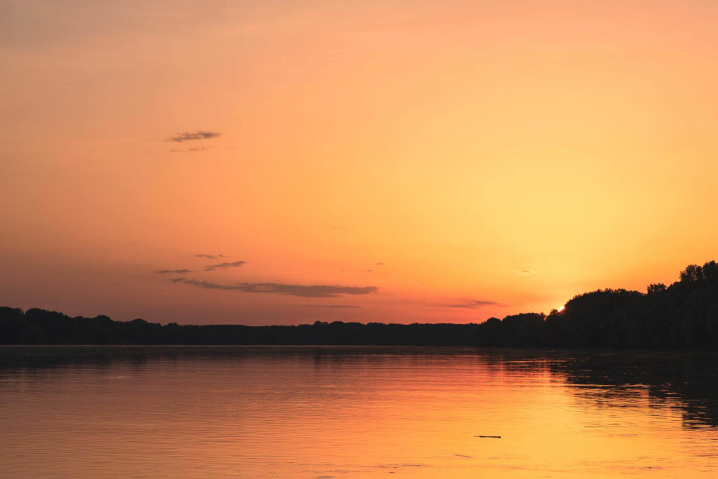 Sonnenuntergang über der Donau in Serbien