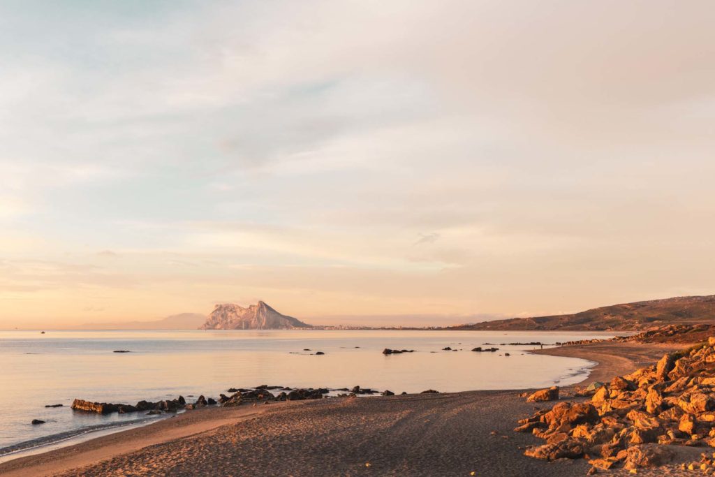 Blick auf die Gibraltar im Andendlicht Andalusien Spanien