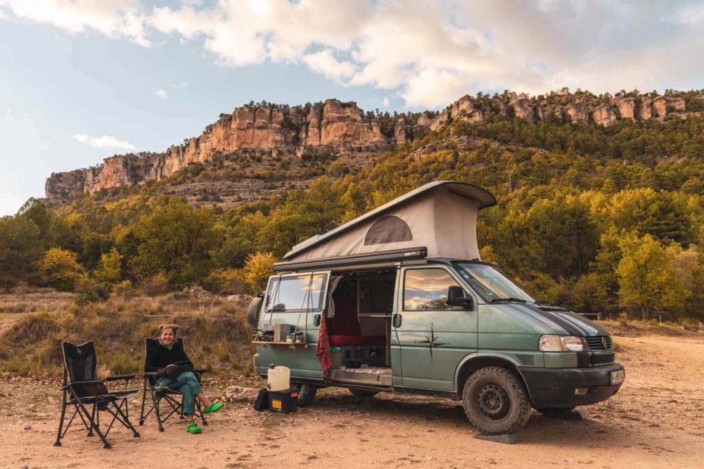 Freistehen in Spanien mit dem VW Bus Camper inmitten von Natur