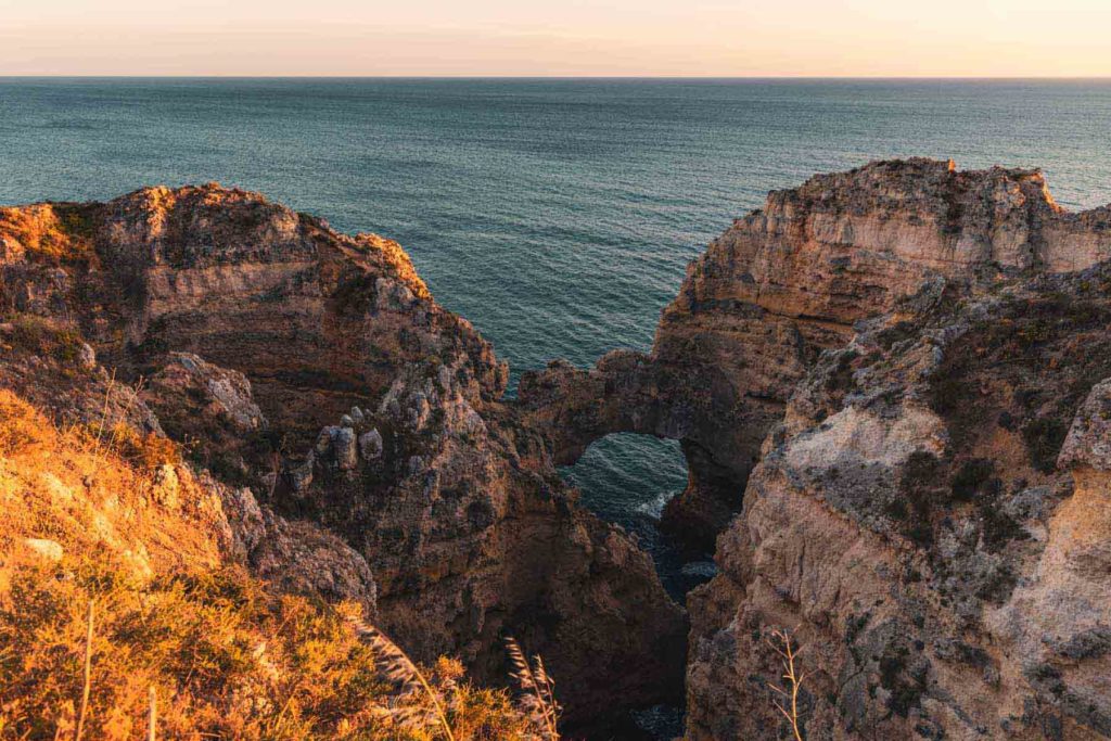 Küstenlandschaft Algarve Lagos Felsbogen
