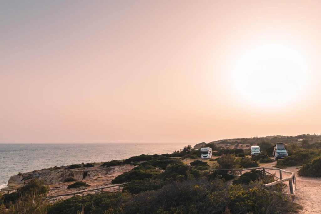 Algarve Roadtrip mit dem Camper Freistehen direkt am Meer