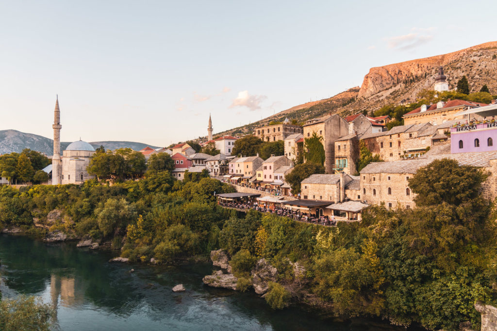 Bosnien Roadtrip mit dem Camper - Blick auf Mostar von der Stari most