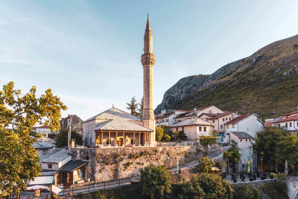 Moschee in Mostar im Abendlicht
