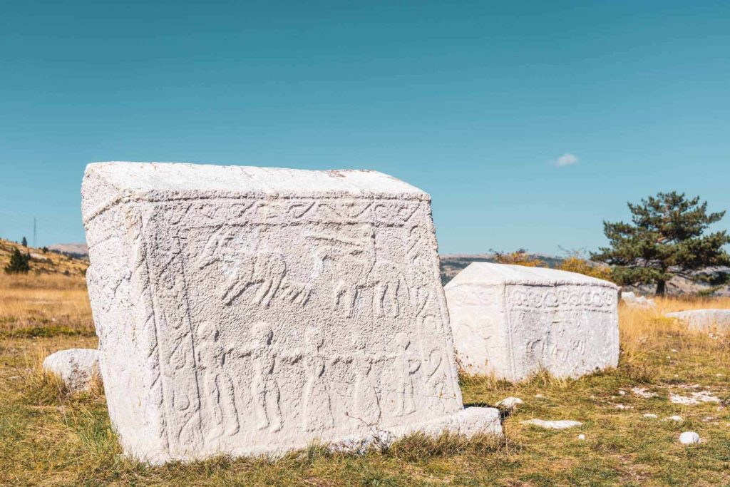 Antike Gräber auf dem Blidinje-Plateau in Bosnien und Herzegowina