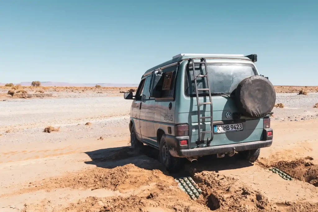 CStern Roevovery Boards Sandbleche im Einsatz mit VW T4 Syncro in der Wüste Marokkos