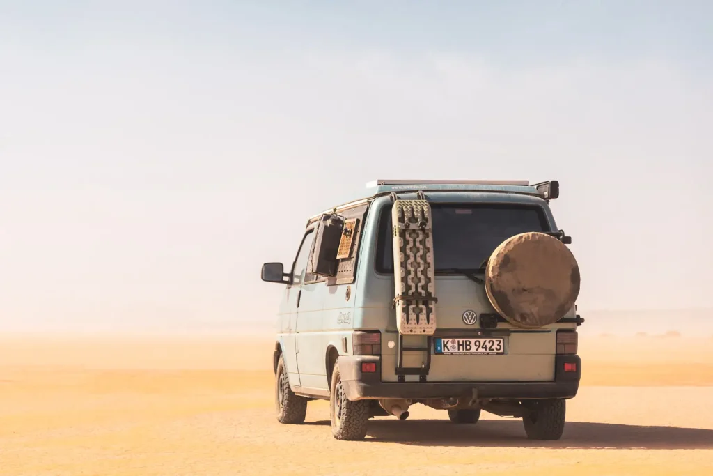 VW T4 Syncro mit Offroad Ausrüstung in der Wüste