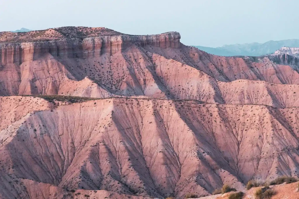 Blick vom Aussichtspunkt Los Coloraos auf die spektakuläre Landschaft der Wüste Gorafe