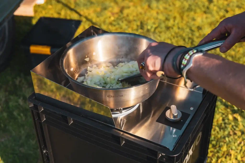 Kochen auf dem Outdoor Kocher Boxio Cook