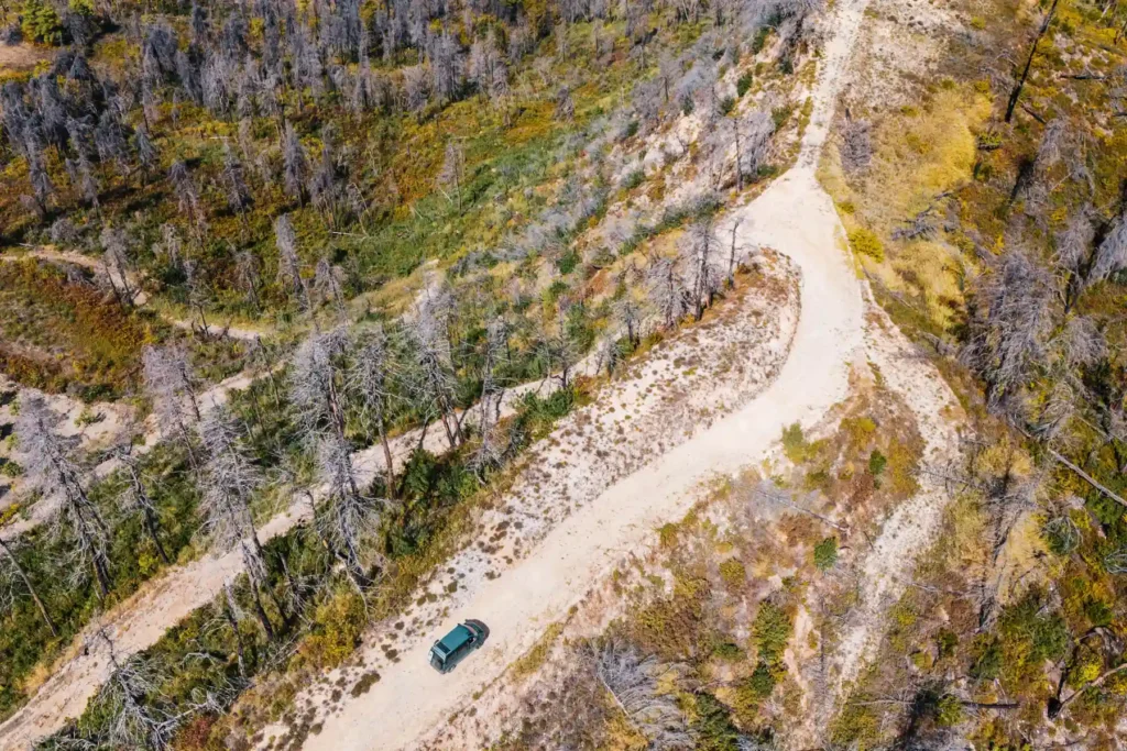 Blick von oben auf die von Waldbränden zerstörte Region im Norden Euböas