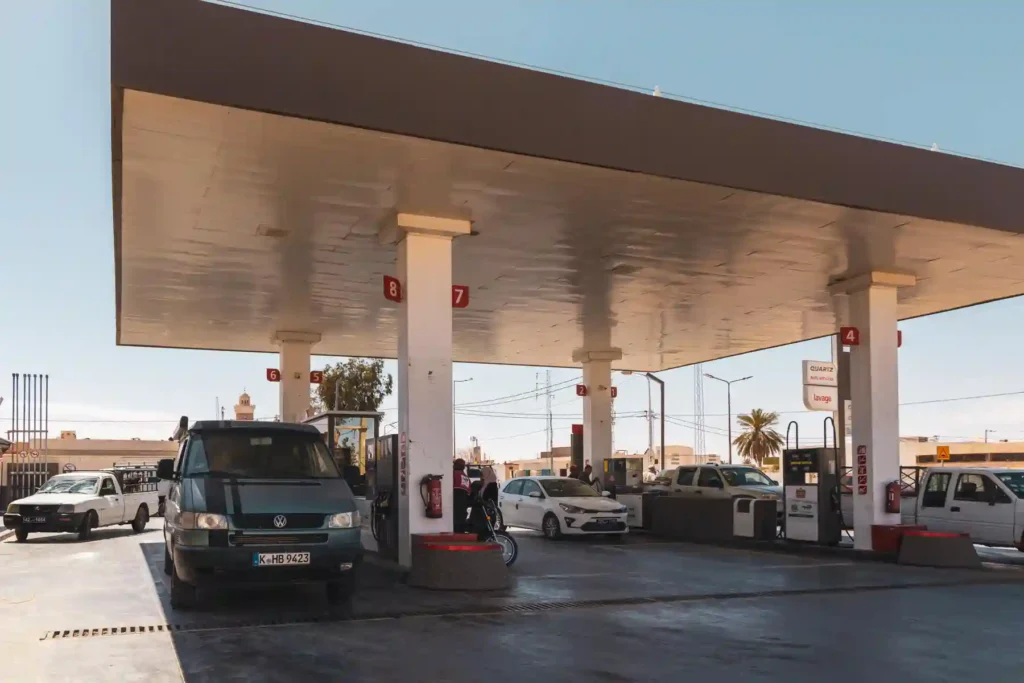 Tanken in Tunesien ist sehr günstig Tankstellen gibt es in Tunesien im ganzen Land