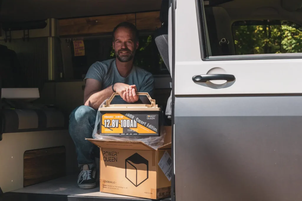 Neue Batteire für den Camper - Die Power Queen LiFePO4 12V 100Ah 190H Smart - Einbau & Praxistest