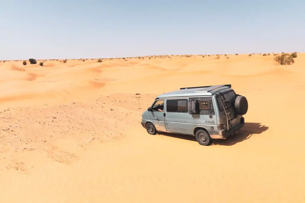 Tunesien Roadtrip mit dem Camper - Offroad Mit dem VW Bus 4x4 Offroad in Tunesien - Sahara Tout zum Tembaine