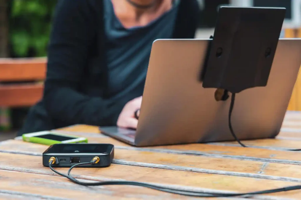 Bester WLAN Router für Wohnmobil WLAN Router mit angeschlossener externer Antenne