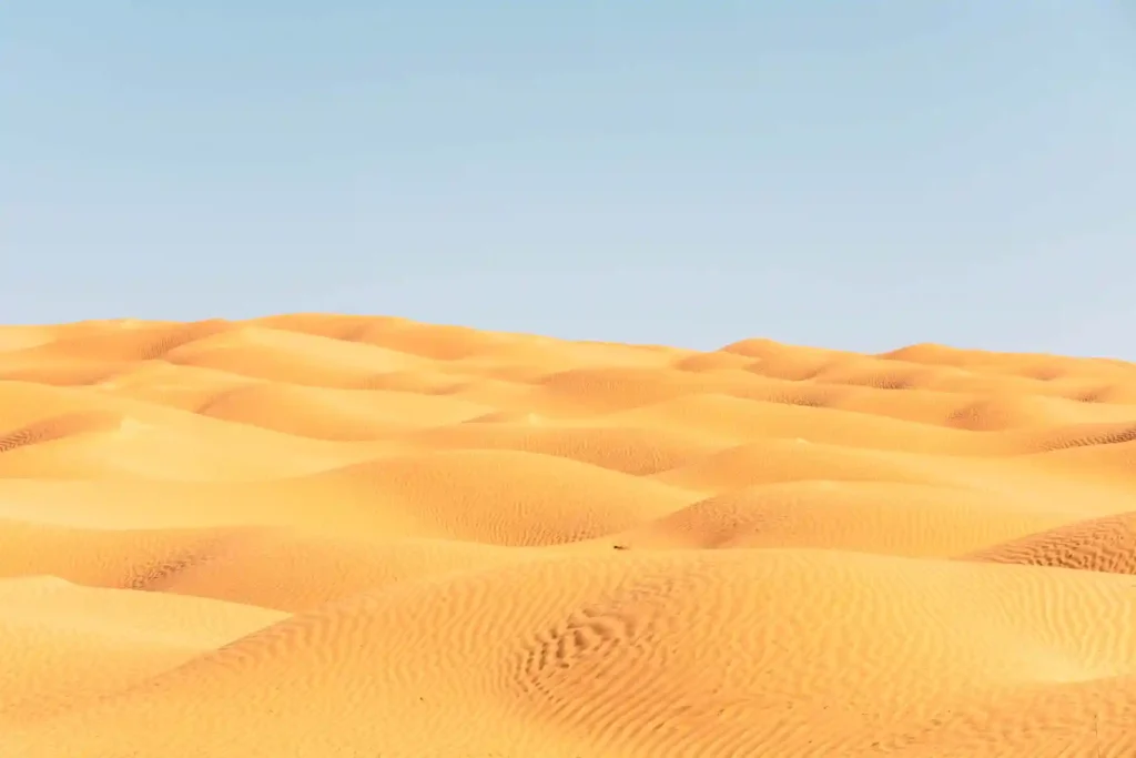 Tunesien Goldene Dünen der tunesischen Sahara - Offroad mit dem 4×4 Camper Goldene Dünen der tunesischen Sahara - Offroad mit dem 4×4 Camper