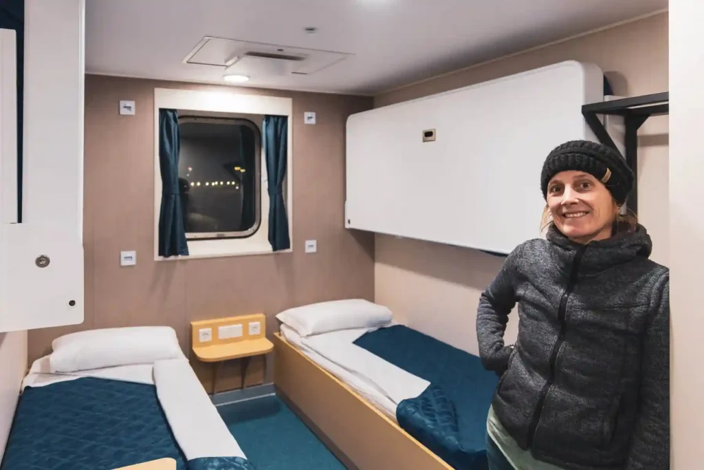 GNV Polaris Kabine mit Fenster - Mit der Fähre nach Sizilien