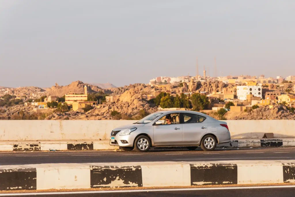 Mietwagen - Auto mieten in Ägypten Unterwegs mit dem Nissan Sunny Mietwagen in Ägypten