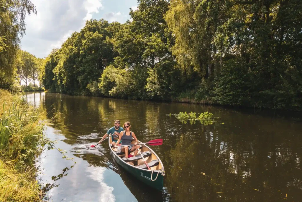 Naturcamping Bermudadreieck Geheimtipp Mecklenburgische Seenplatte Paddeln auf der Elde mit dem ausgeliehenen Kanu vom Naturcampingplatz Bermudadreieck
