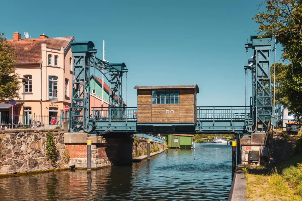 Naturcamping Bermudadreieck Geheimtipp Mecklenburgische Seenplatte Die historische Hubbrücke in Plau am See