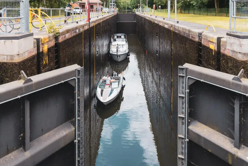 Naturcamping Bermudadreieck Geheimtipp Mecklenburgische Seenplatte Blick in die Schleuse Bobzin - Müritz Elde Wasserstraße