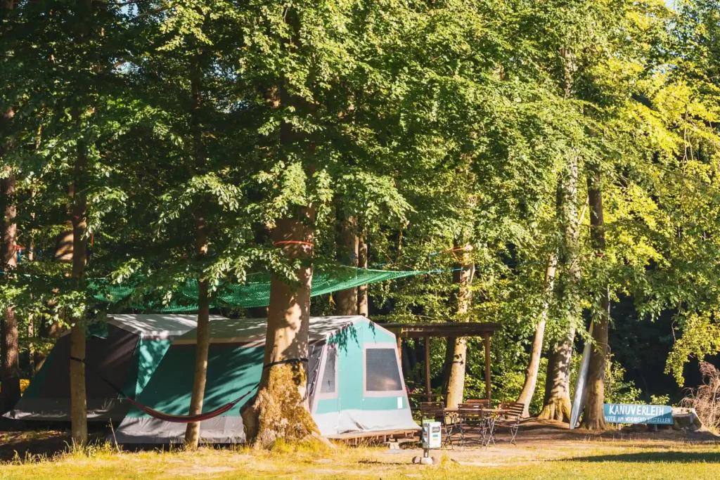 Naturcamping Bermudadreieck Geheimtipp Mecklenburgische Seenplatte Große Familienzelte als vollausgestattete Mietzelte - Naturcamping Bermudadreieck