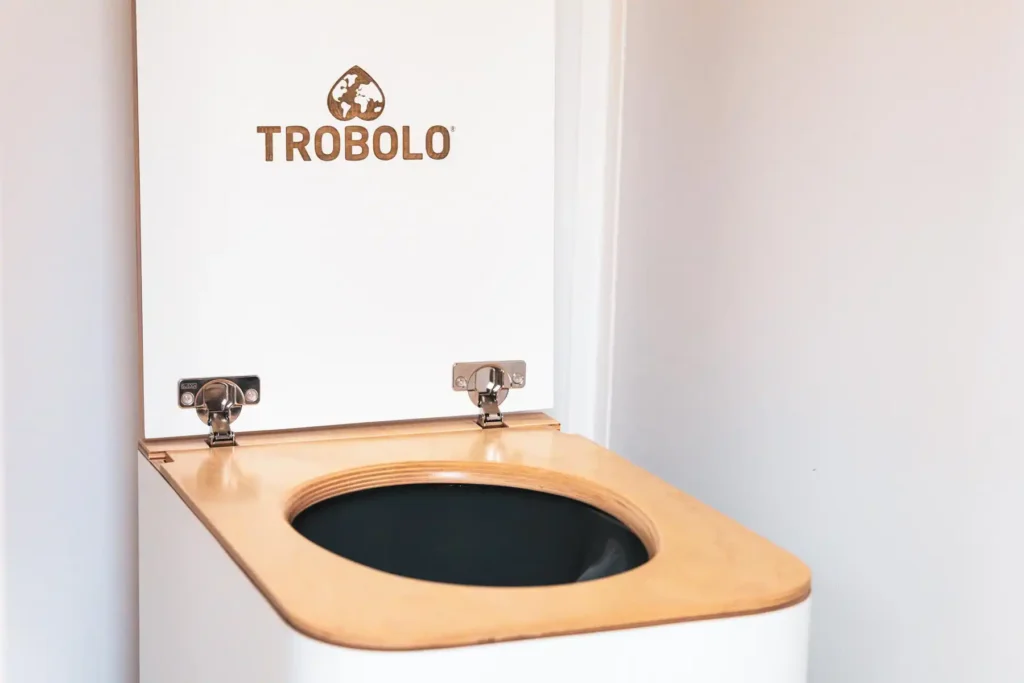Trobolo Trenntoilette SilvaBlœm Die Trobolo Trenntoilette SilvaBlœm hat eine moderne Optik und ist hochwertig verarbeitet